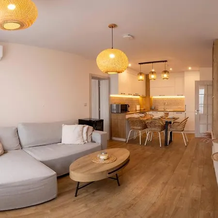 Marina Apartment-2bdr At South Bay Complex