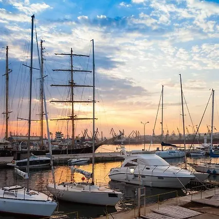 Marina Apartment-2bdr At South Bay Complex Apartamento