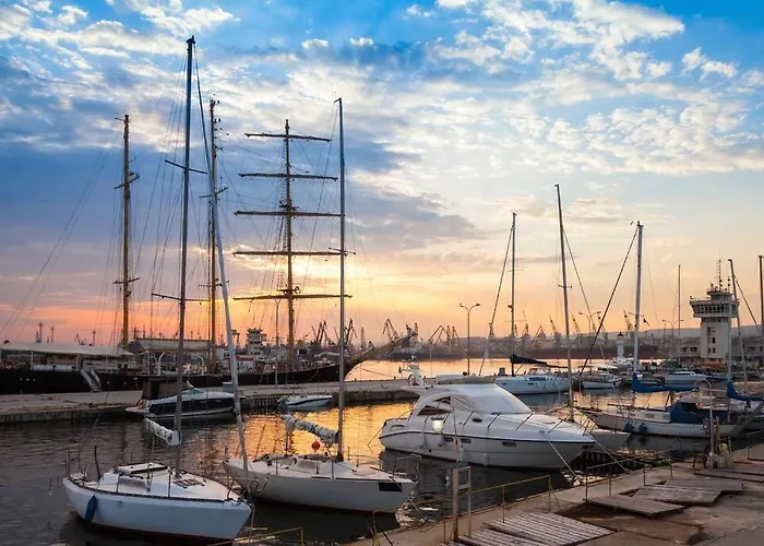 Marina Apartment-2bdr At South Bay Complex Apartamento