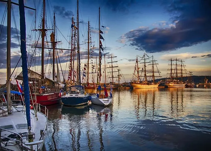 Marina Apartment-2bdr At South Bay Complex Apartamento